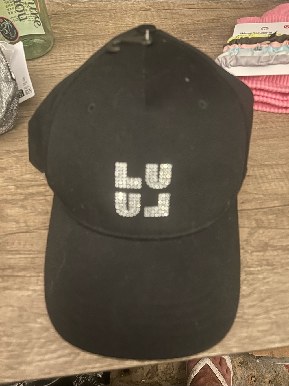 Lululemon Bundle - belt bag, hair accessories , water bottle, socks, hat & charm - Picture 6 of 9